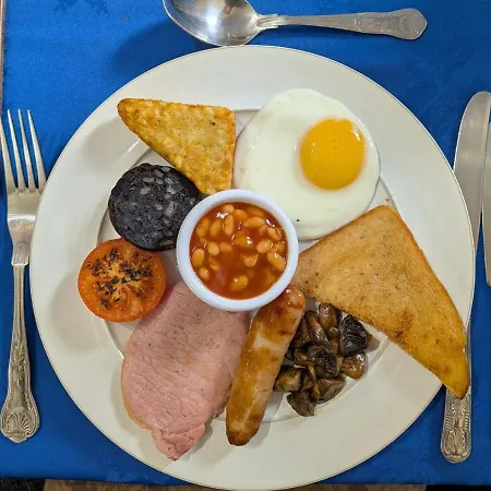 Kingswinford Guest House With Free Parking-3