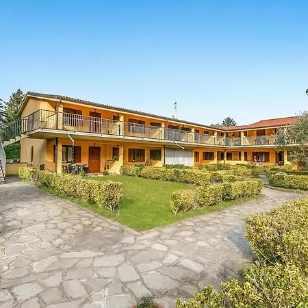 Residence La Perla With Shared Pool-2