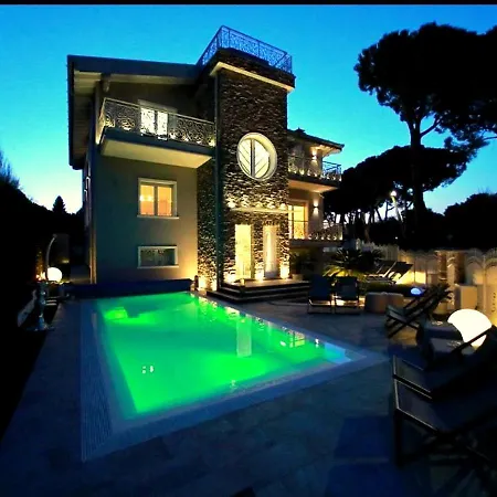 BELLAVISTA EXCLUSIVE B&B in zona centrale con piscina riscaldata-Jacuzzi vista lago LA COLAZIONE viene servita in una pasticceria rinomata ed esclusiva esterna alla struttura-2