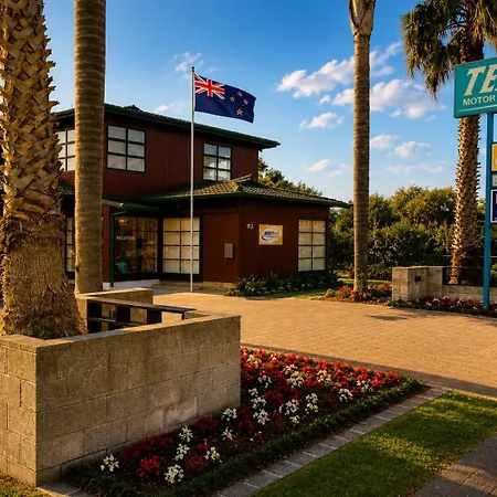 Teal Motor Lodge-3