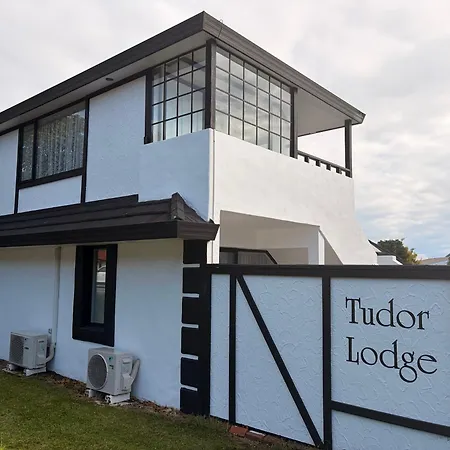 Tudor Lodge Motel-3