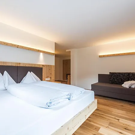 Hotel Fronza - Your Hike & Mountain Home-3