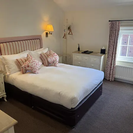 The Old Fourpenny Shop Hotel-2