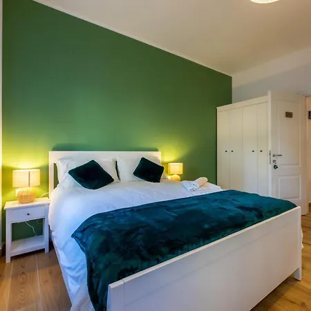Bed & Breakfast Across The Room-3
