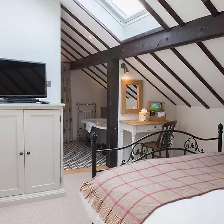 Tudor Farmhouse Hotel-3