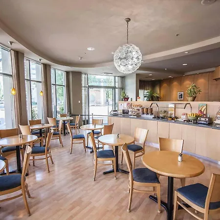 Comfort Hotel Vancouver Airport-2