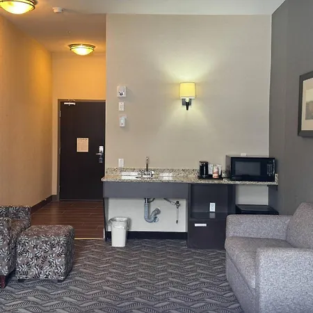 Comfort Inn & Suites-3