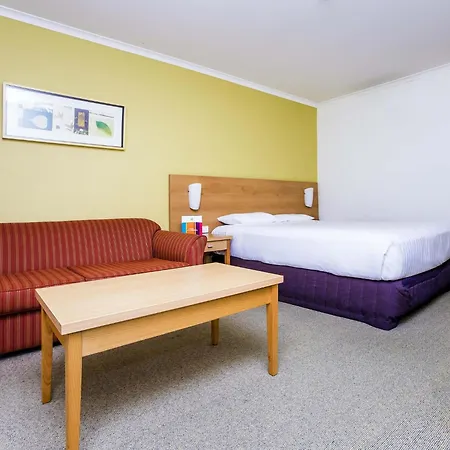 Ibis Styles Canberra Eagle Hawk-3