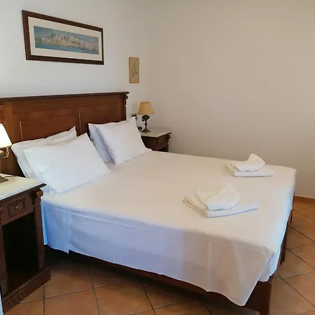 Magda'S Hotel Apartments-3