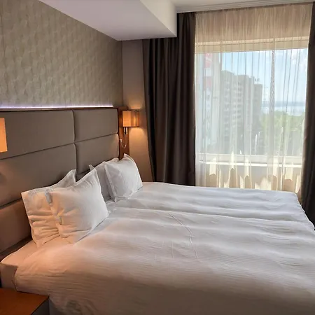 Hotel Golden Tulip Varna-3
