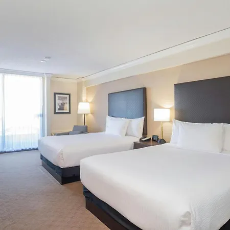 Sandman Signature Vancouver Airport Hotel & Resort-3