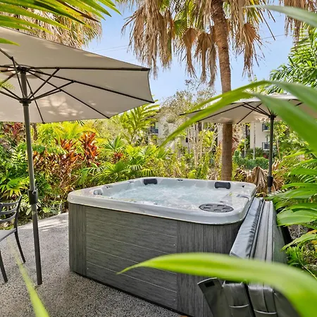Trinity Beach Club Holiday Apartments-3