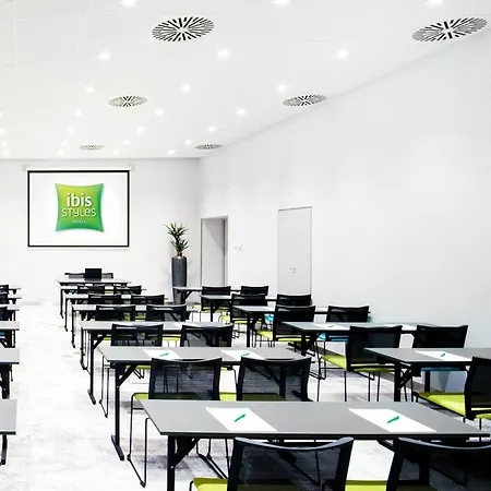 Ibis Styles Budapest Center-3