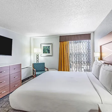 Doubletree By Hilton Milwaukee Downtown-2