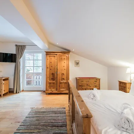 Hotel Dolomitenhof & Chalet Alte Post-3