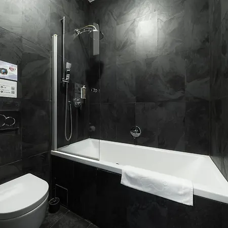 Hotel Noir-3