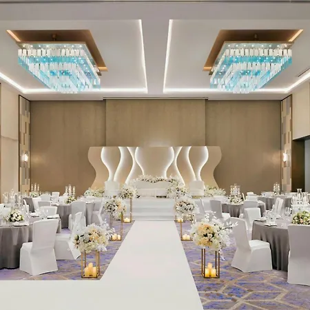 Holiday Inn Dubai Al-Maktoum Airport By Ihg-3