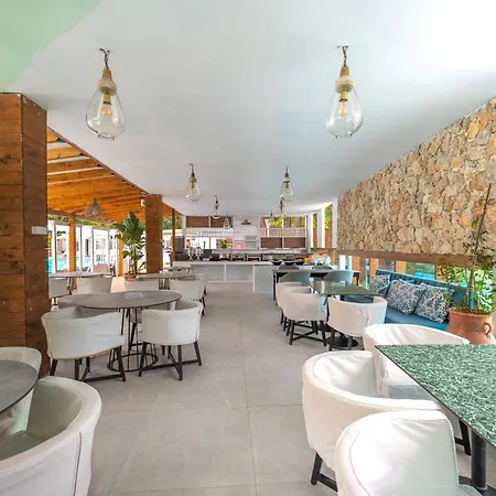 Bamboo Suites Hotel - Adults Only-3