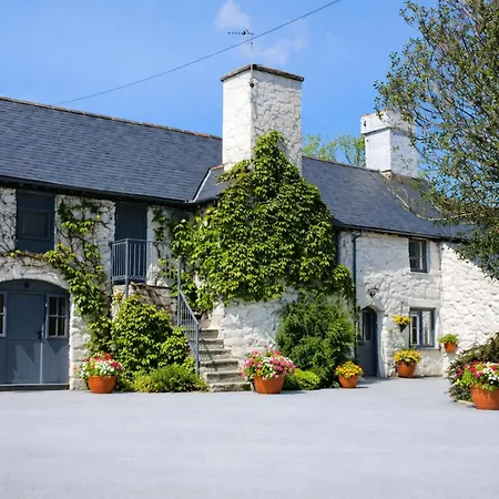 Dolgun Uchaf Historic B&B And Cottages With Boutique Bedrooms In The Heart Of Snowdonia-2