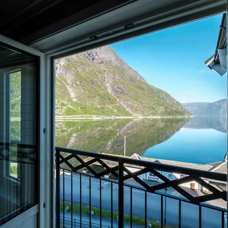 Voringfoss Hotel-2