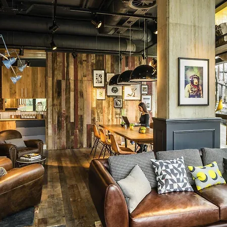 Novotel London Canary Wharf-3