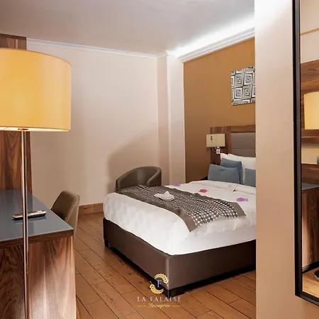 Hotel La Falaise Bonapriso-2