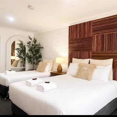 Beachmere Palms Motel-3