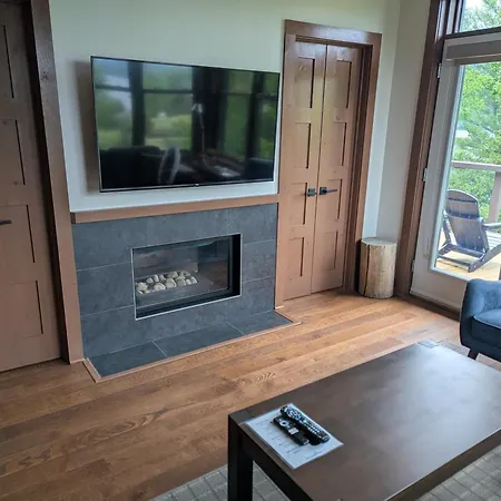 Appartement-Condo Sur Lac Superieur-Mont-Tremblant-2