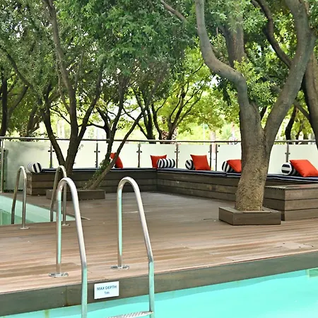 Fountains Hotel By Neighbourgood-3