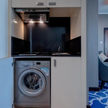 Hawthorn Suites By Wyndham Abu Dhabi City Center-3