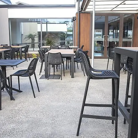 The Avenue-3