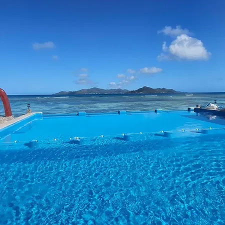 La Digue Luxury Beach Bungalow Spa&Gym-3