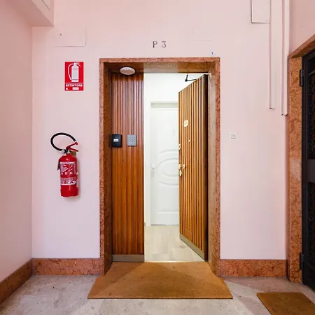 Madame Bologna-2