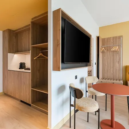 Hampton by Hilton Bordeaux Merignac Airport-2