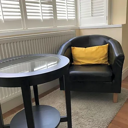 Streatham Common Bed & Breakfast-3