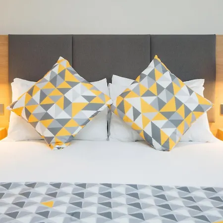Holiday Inn London - Gatwick Airport By Ihg-2