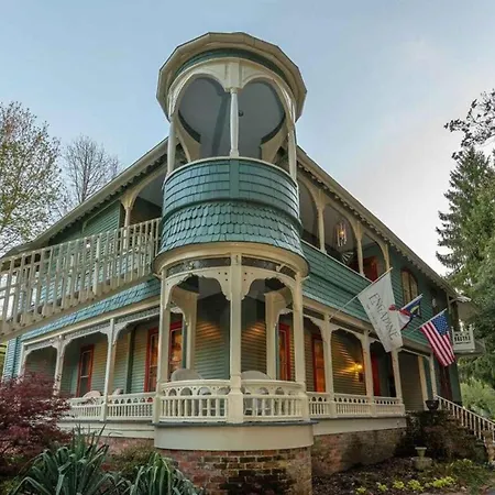 Engadine Inn And Cabins-2