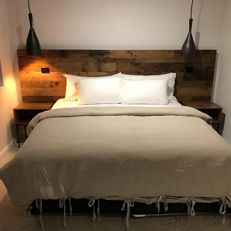 Timber Door Luxury Accommodation Geelong-3
