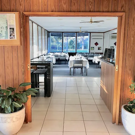 Byer Fountain Motor Inn-3