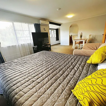 Kingswood Manor Motel-2