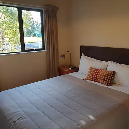 The Hobbit Motorlodge-2