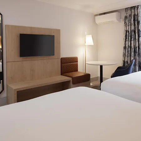 Hilton Cobham-3