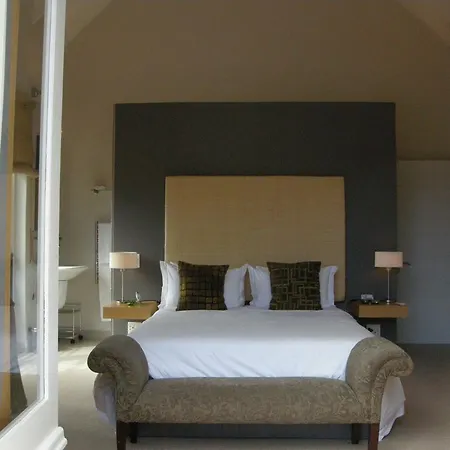 Four Rosmead Boutique Guesthouse-3