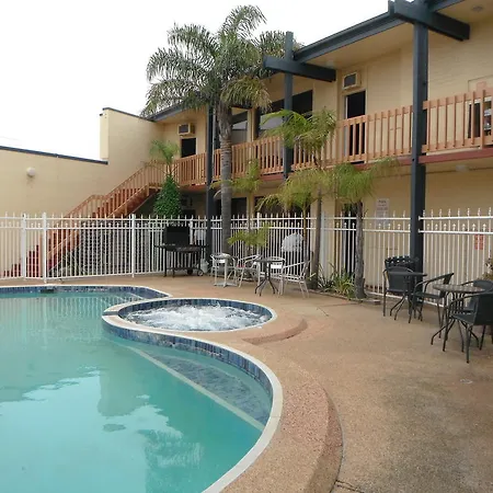 The Central Hotel Motel Lakes Entrance-2