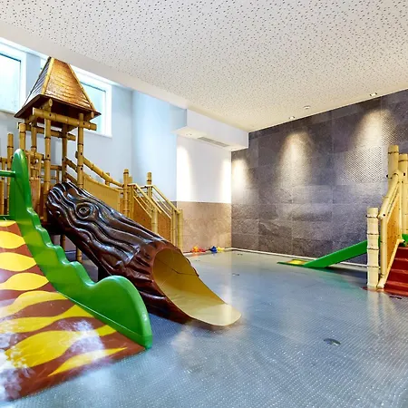 Habachklause Baby- und Kinderhotel | Bauernhof Resort-3