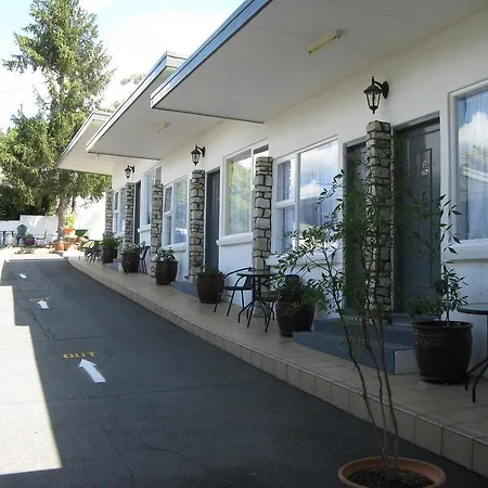 White Manor Motel-2