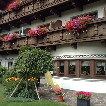 Hotel Garni Almhof-3