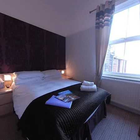 Chiltern Guest House-3