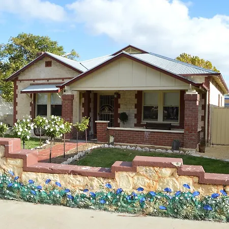 Two Cow Cottage Bed & Breakfast-2