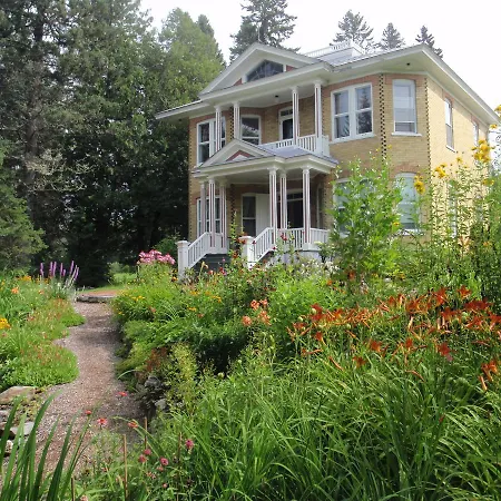 Auberge Taylor Manor-2